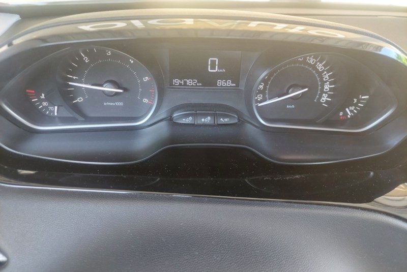 PEUGEOT 208 1.6 BLUEHDI