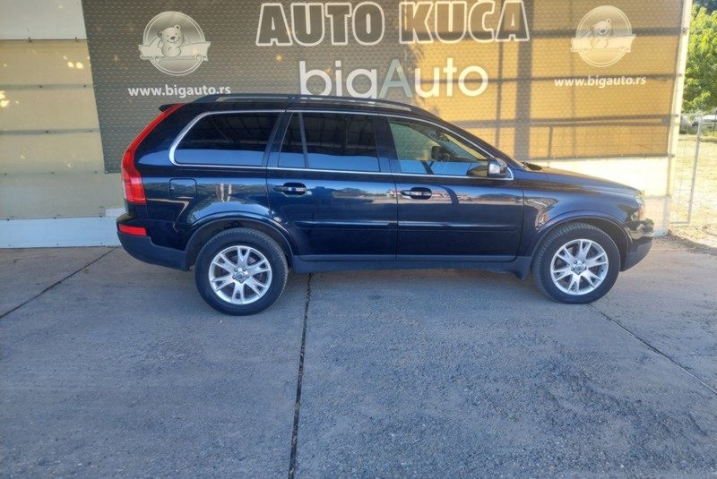 VOLVO XC 90 2.4 D5 MOMENTUM