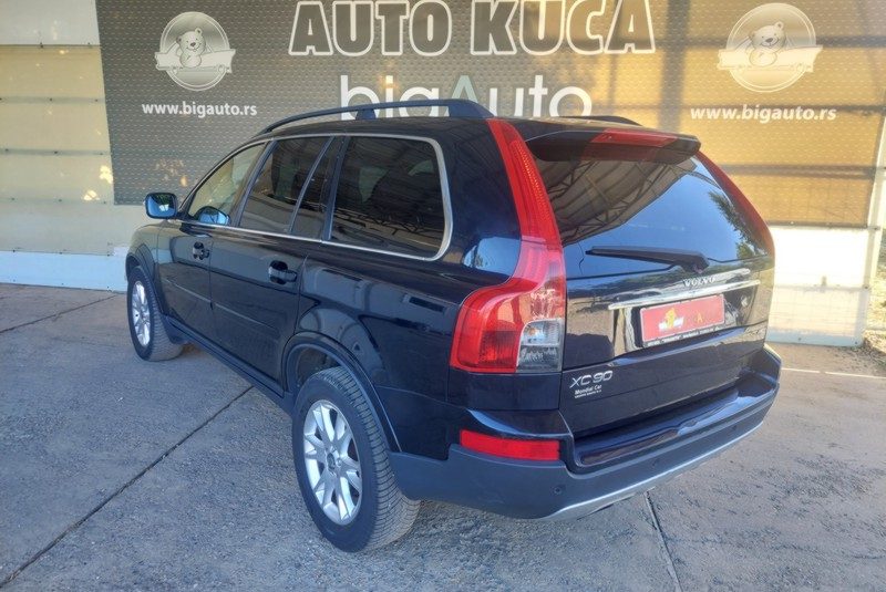 VOLVO XC 90 2.4 D5 MOMENTUM