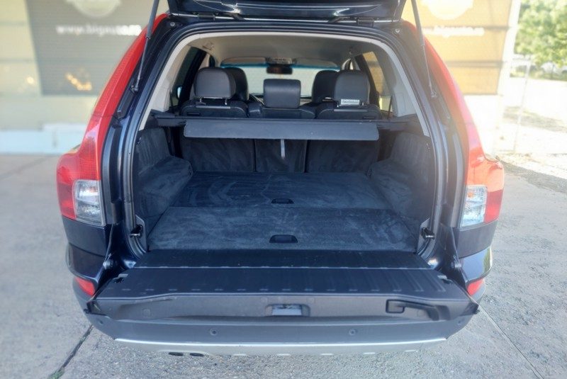 VOLVO XC 90 2.4 D5 MOMENTUM