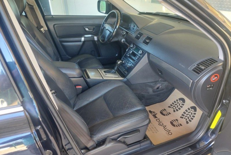 VOLVO XC 90 2.4 D5 MOMENTUM