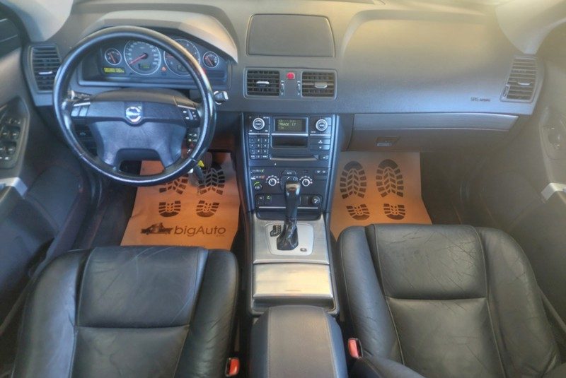 VOLVO XC 90 2.4 D5 MOMENTUM