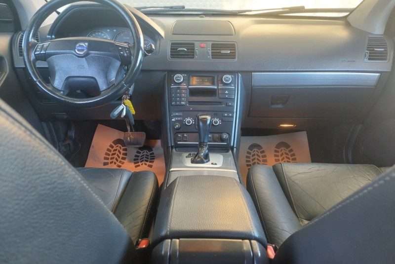VOLVO XC 90 2.4 D5 MOMENTUM