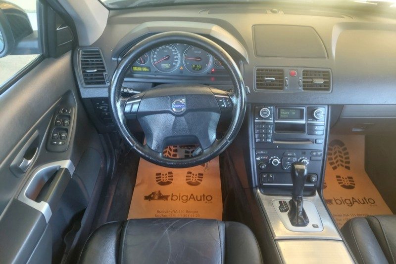 VOLVO XC 90 2.4 D5 MOMENTUM